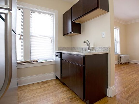 2nd image of 4818 N Oakley Ave #1