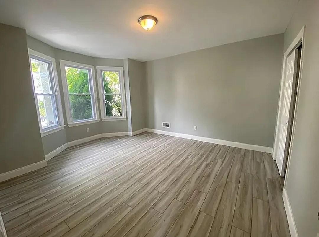 3 bed, $1,900 — Photo 1