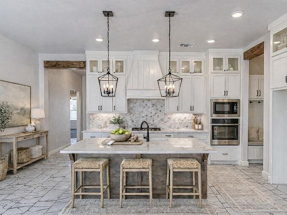 5th image of 13324 SW 8th St