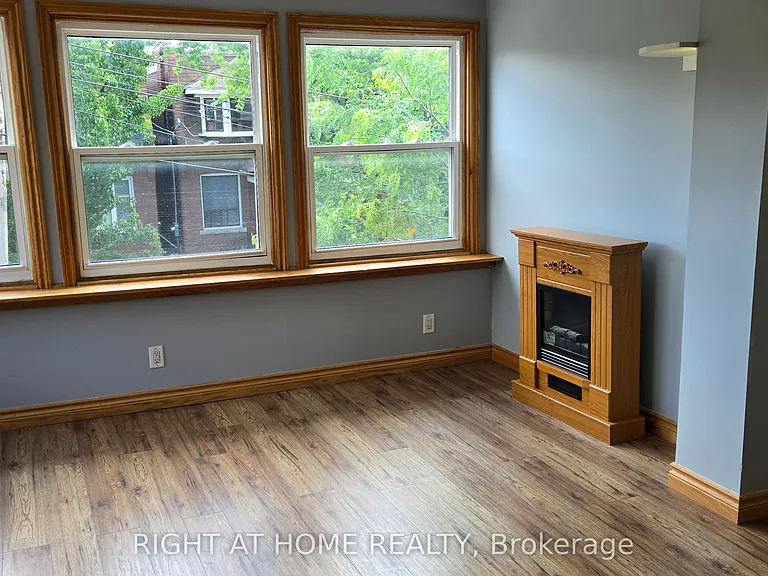 258 Howland Ave — Photo 10