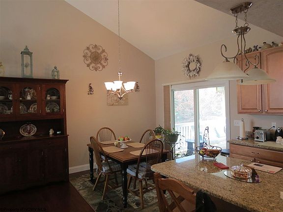 5th image of 32 Windsong Ln