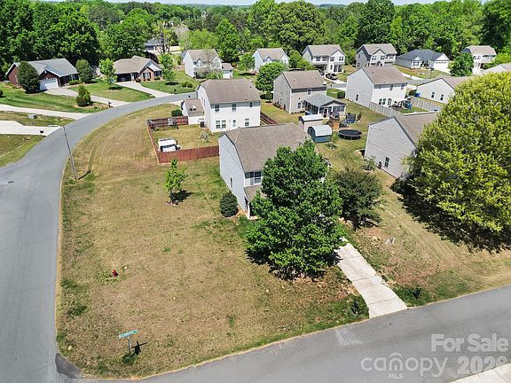 3rd image of 201 Buckboard Ln