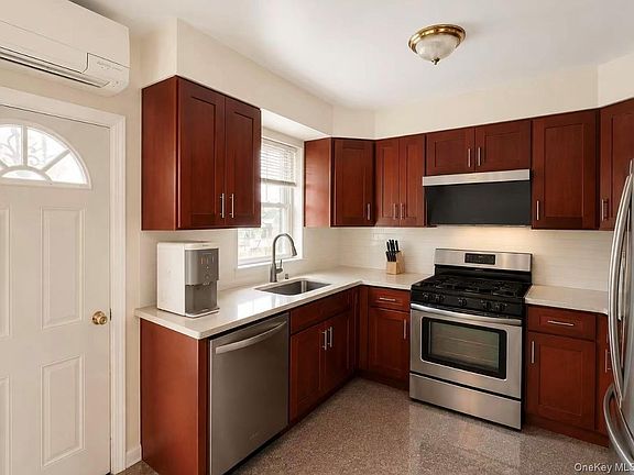 4th image of 4320 Utopia Parkway