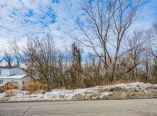 99 Passaic Ave, Lockport, NY 14094