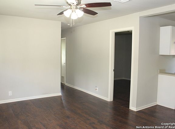 2nd image of 118 Killarney Dr