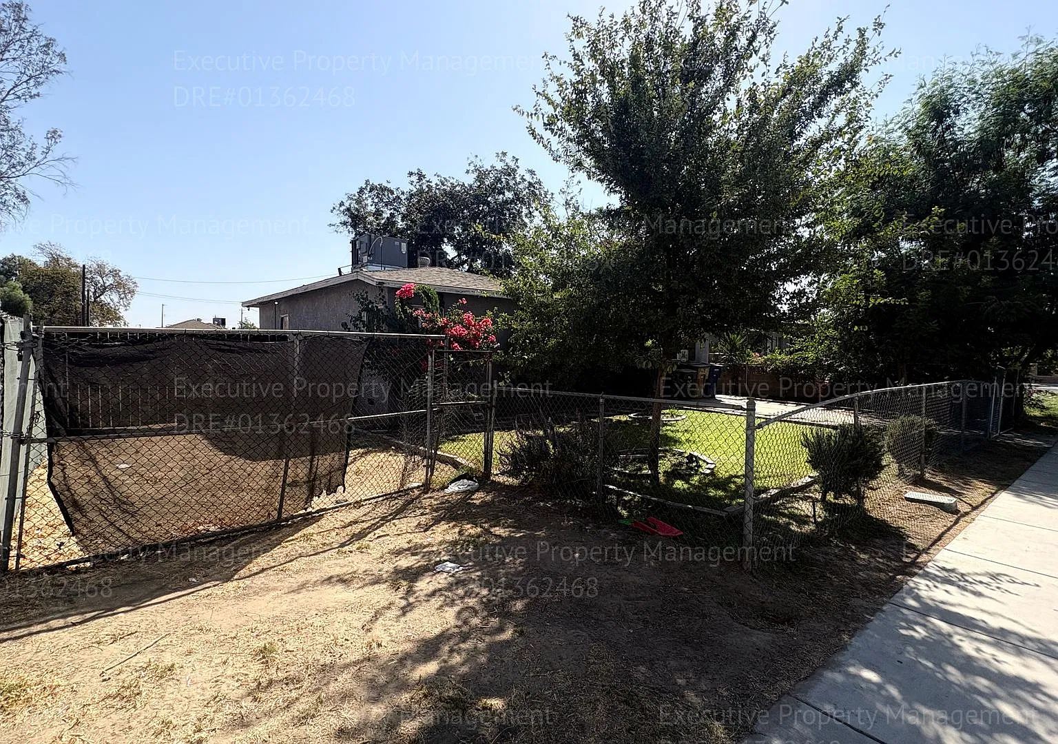 3 bedroom 2 bathroom home with gardening included. — Photo 3