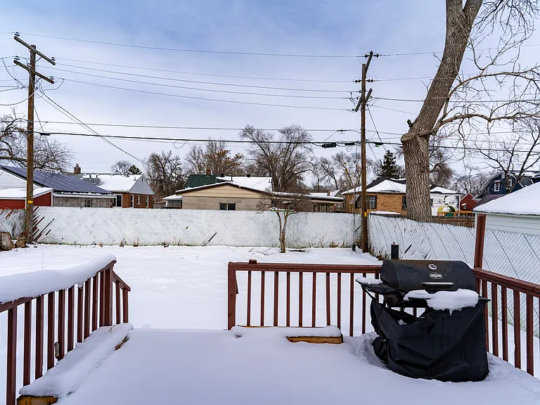 147 E Wentworth Ave — Photo 10