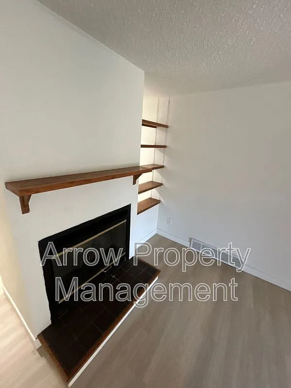 1 bed, 1.0 bath, 915 sqft, $950 — Photo 3