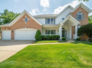 826 Castle Ridge Ct, Ballwin, MO 63021