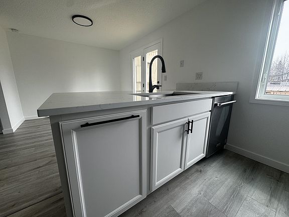 3rd image of 5000 Dartmouth Dr #35