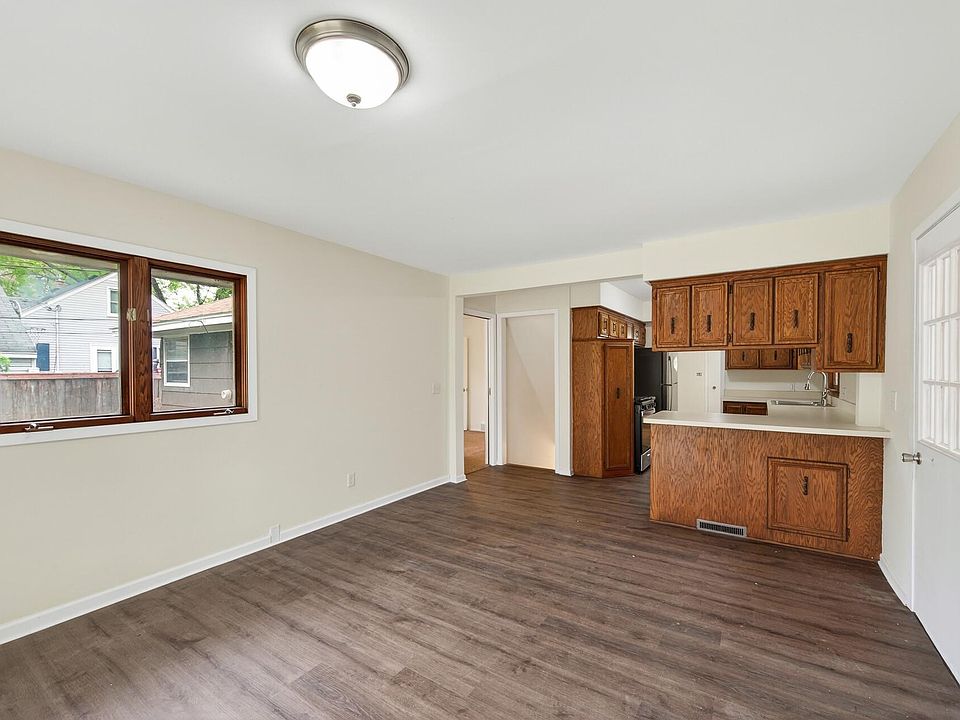 【中古】 Minimal House 5 525 79th Ave NE, Spring Lake Park, MN 55432 | MLS #7092315 | Zillow