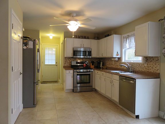 5th image of 43 Gaetano Ln