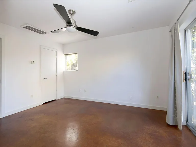 2819 Crawford St — Photo 19