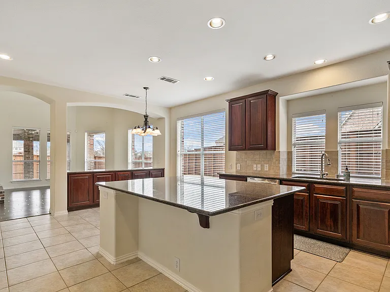 5128 Oceana Dr — Photo 11