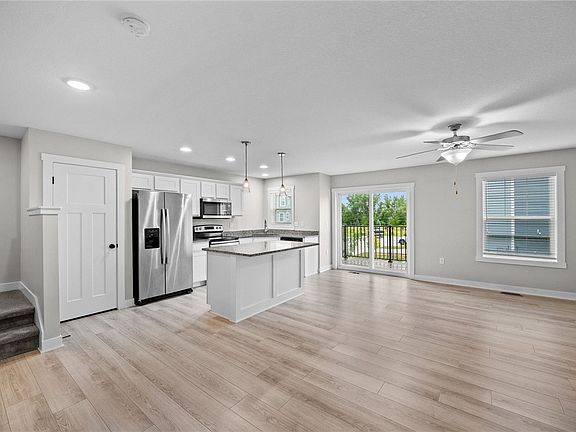 4th image of 2612 NW Lois Ln