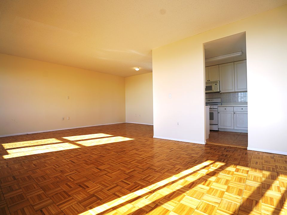 1st image of 40 Oceana Dr W APT 5C