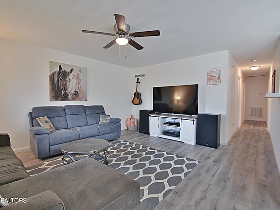 5th image of 243 Buckner Ave