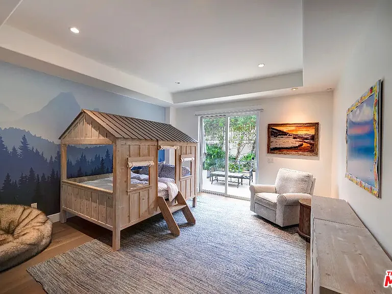 23935 De Ville Way — Photo 33