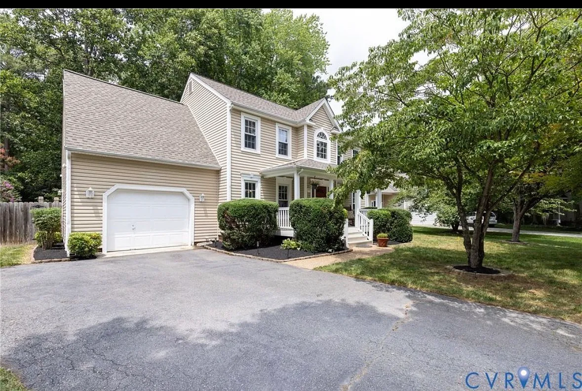 4 bed, $2,700 — Photo 2