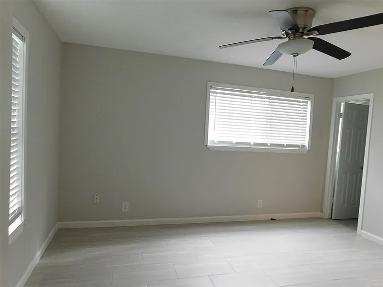 2307 Galway St — Photo 11