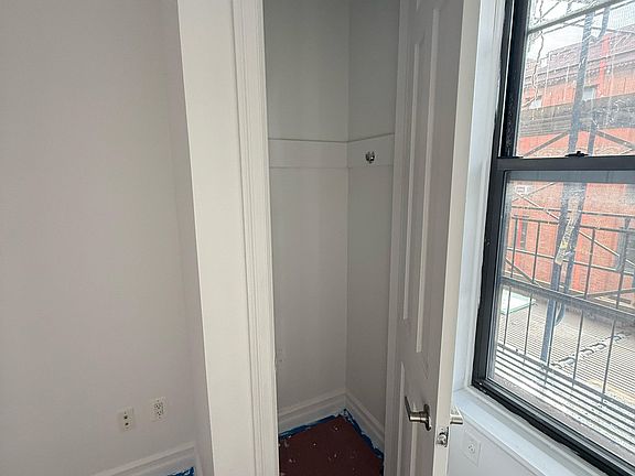 4th image of 101 W 75th St APT 6B