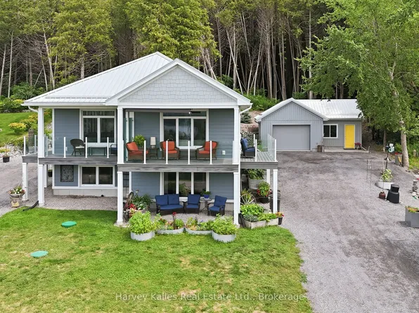 12399 Loyalist Pkwy, Prince Edward County, ON K0K 2T0