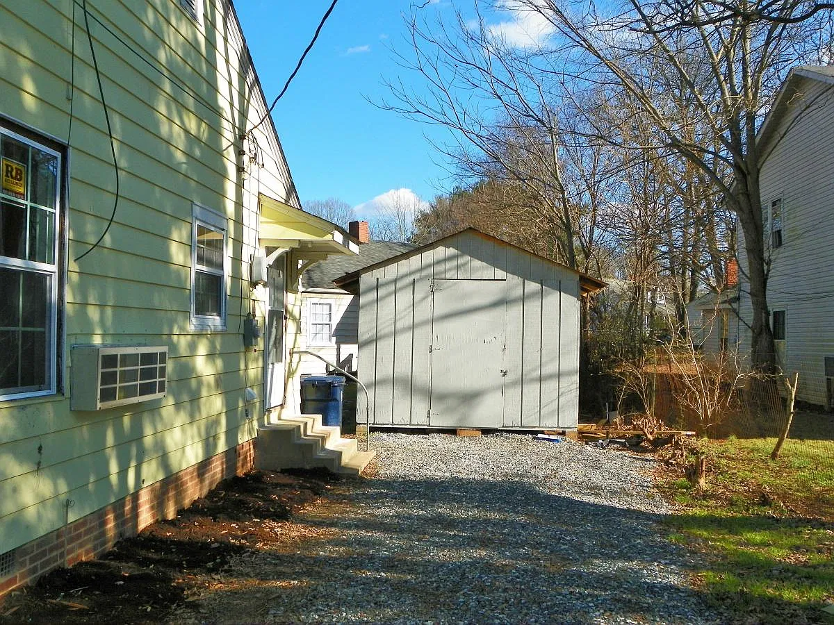 2 bed, 10 sqft, $995 — Photo 3