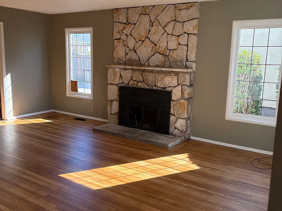 816 SE Peacock Ln