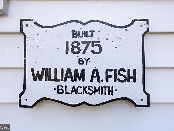 2nd image of 208 2nd St