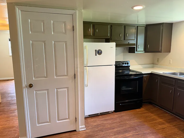 1115 Woodlawn Ave #1 — Photo 8