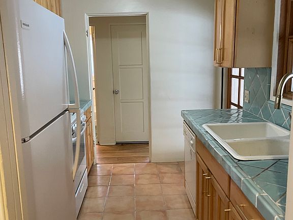 3rd image of 1849 Catalina Blvd