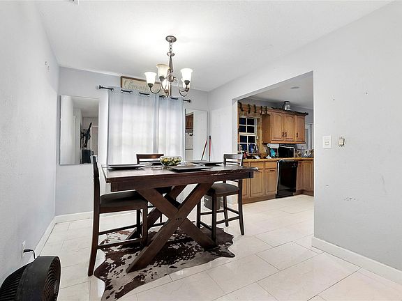 5th image of 6810 Merion Court