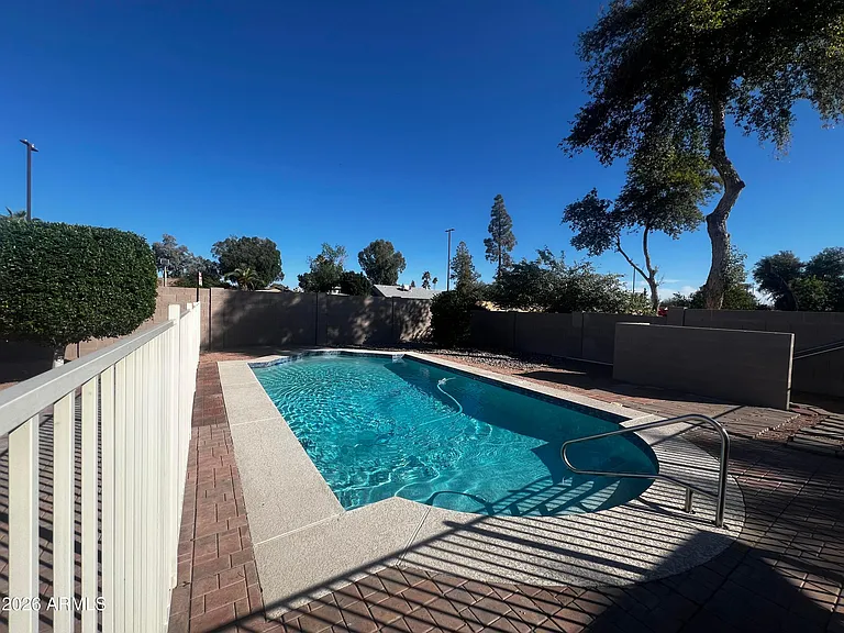 1550 W Knowles Ave — Photo 11