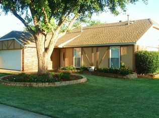 1612 SE 8th St, Moore, OK 73160