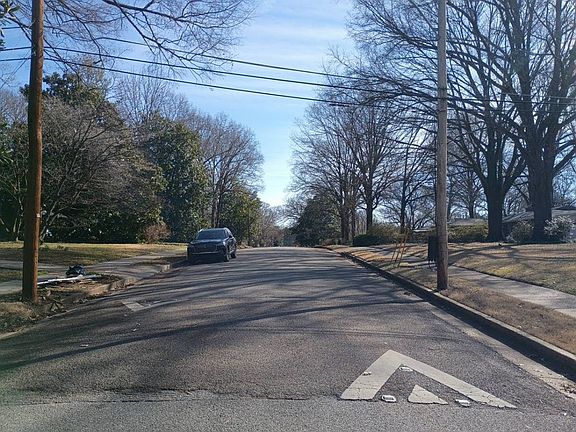 5th image of 4220 Woodcrest Dr