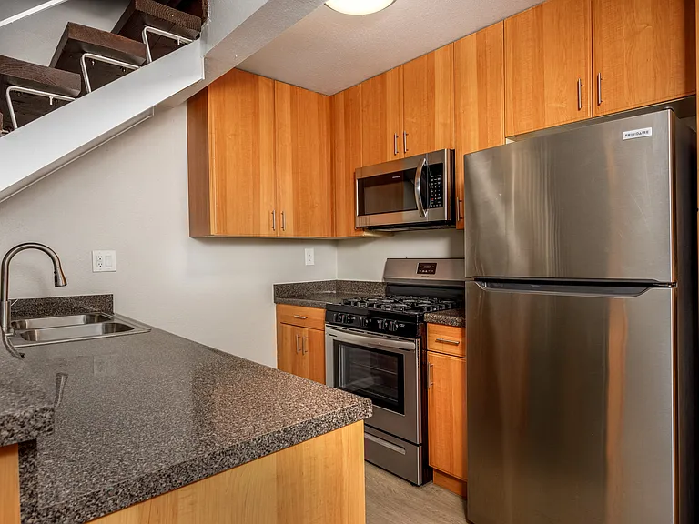 Windward Village Apartments — Photo 43