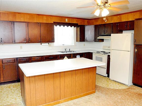 3rd image of 60041 Blackstone Ln