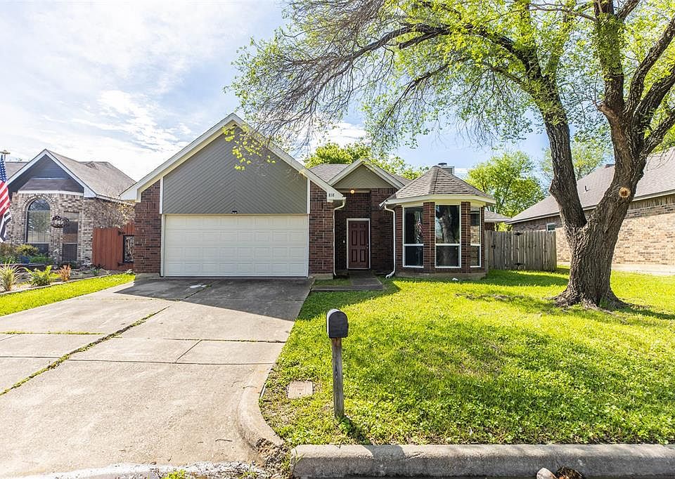 1st image of 818 Xavier Dr