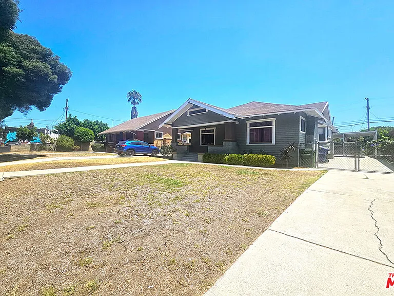 648 N Heliotrope Dr — Photo 3