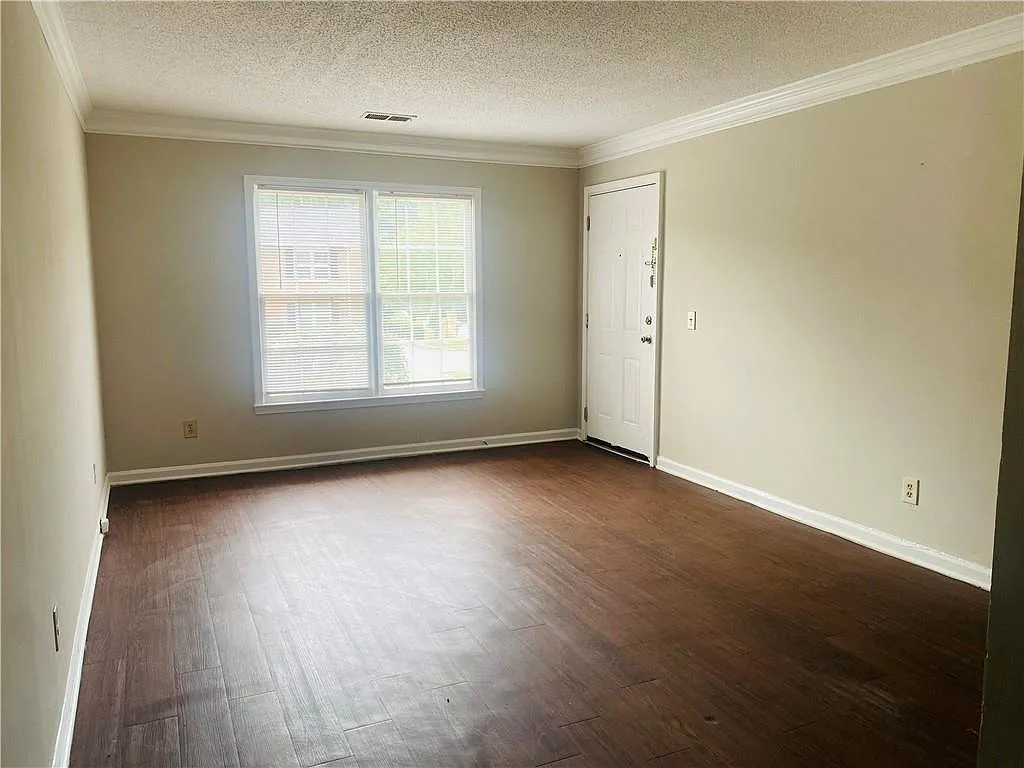 2 bed, 2.0 bath, 4288 sqft, $1,450 — Photo 2