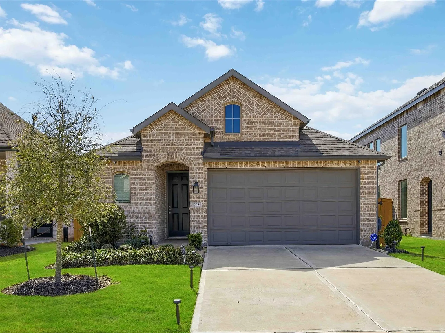 4 bed, 2.5 bath, 1904 sqft, $2,900 — Photo 2