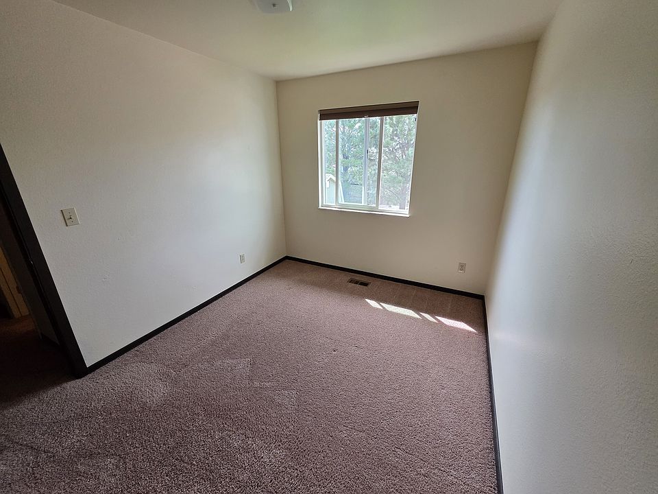 2nd upstairs bedroom