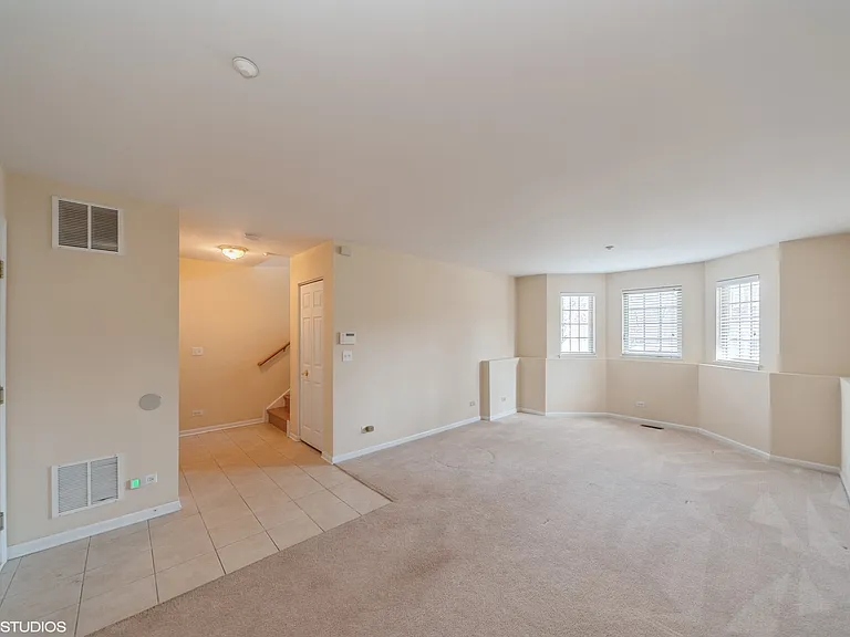 593 Prestwick Ln — Photo 17