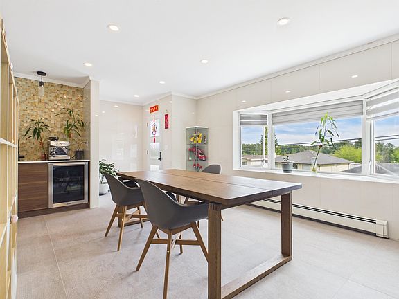 3rd image of 3867 Marine Dr