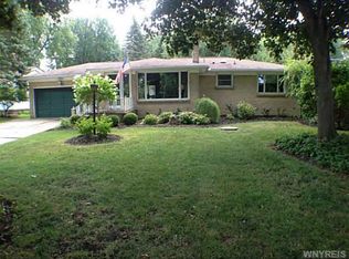 794 Creekside Dr, Tonawanda, NY 14150