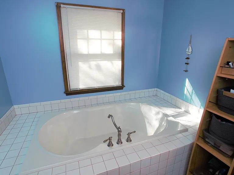 98 Thorndale Cir — Photo 39