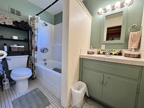 5th image of 1754 Betty St