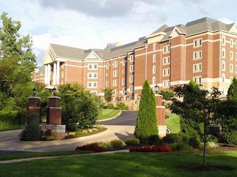 Entrance to Audubon Woods from Cardinal Drive