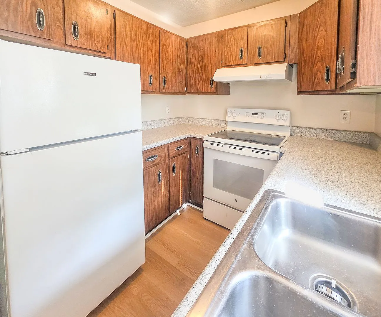 West Knoxville 37919 - Charming Townhome in West Knoxville! Available Now! 2 Bedroom, 1.5 Bath. — Photo 4