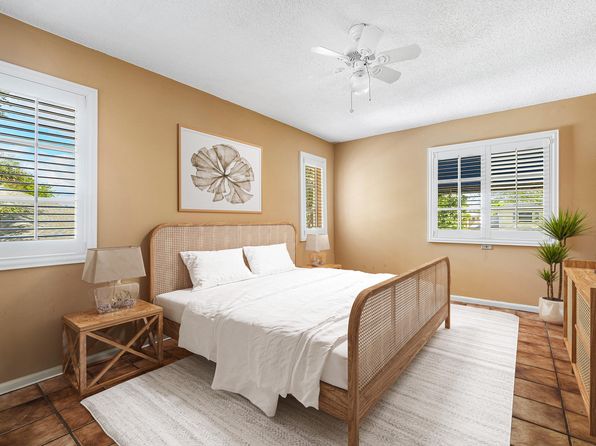 27 SW 5th Way, Boca Raton, FL 33432